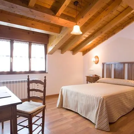 Gasthof La Fonda De Bustio